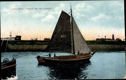 Ak IJmuiden Ymuiden Velsen Nordholland, Fischerboot bei der Rückkehr