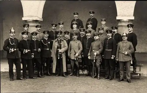 Foto Ak Deutsche Soldaten in Uniformen, Gruppenbild, Kaiserzeit