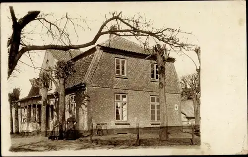 Ak Innien Aukrug in Schleswig Holstein, Ortspartie mit einem Haus