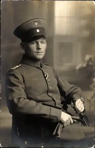 Foto Ak Deutscher Soldat in Uniform, Portrait, 2. Kompanie-Reserve-Infanterie-Regiment Nr. 94