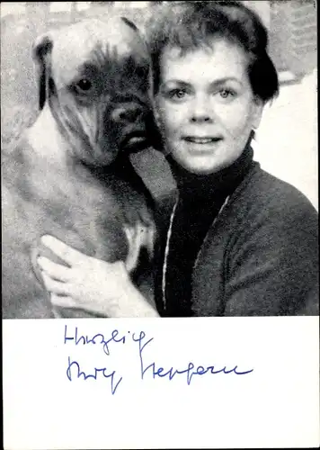 Ak Schauspielerin Ruth Stephan, Portrait, Hund Stina, Die Lümmel von der ersten Bank, Autogramm