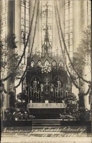 Foto Ak Frankfurt am Main, Katholikentag 1921, Kirche im Festschmuck, Altar