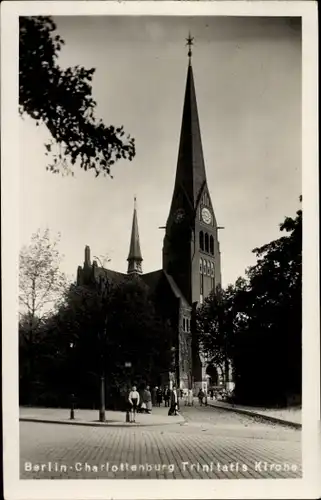 Foto Ak Berlin Charlottenburg, Trinitatis-Kirche