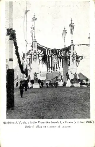 Ak Praha Prag Tschechien, Kaisertage 1907, Besuch Kaiser Franz Josef I, Festtor, Sadova trida