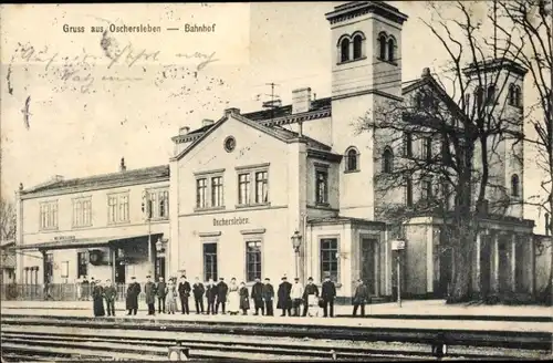 Ak Oschersleben an der Bode, Bahnhof, Bahnsteig