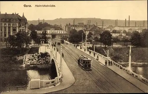Ak Gera in Thüringen, Heinrichsbrücke, Straßenbahnen