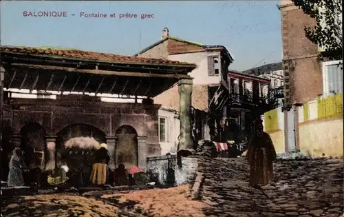 Ak Thessaloniki Griechenland, Fontaine et pretre grec