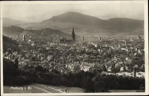 Ak Freiburg im Breisgau, Gesamtansicht, Kirchturm
