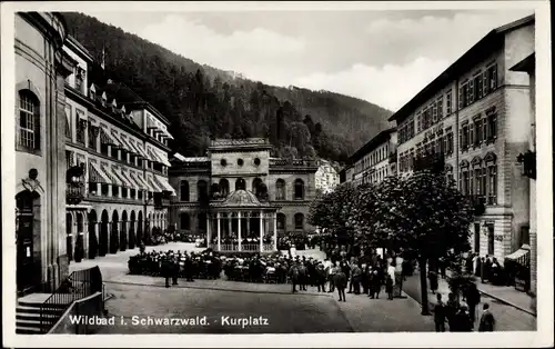 Ak Bad Wildbad im Kreis Calw Baden Württemberg, Konzert auf dem Kurplatz