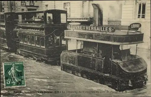 Ak Paris XVI Passy, Überschwemmung der Seine 1910, Quai de Passy, Straßenbahn von Versailles