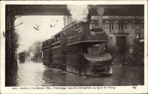 Ak Paris XVI Passy, Überschwemmung der Seine 1910, Quai de Passy, Straßenbahn von Versailles