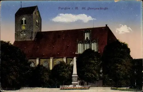 Ak Parchim in Mecklenburg Vorpommern, St. Georgenkirche mit Denkmal