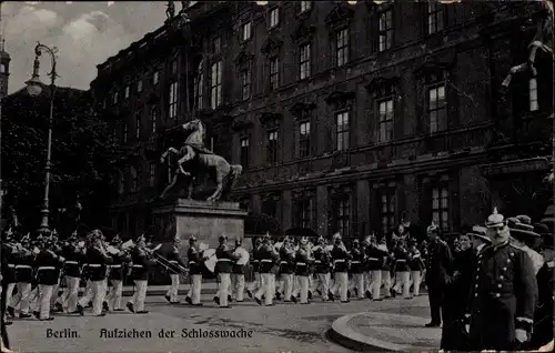 Ak Berlin Mitte, Aufziehen der Schlosswache