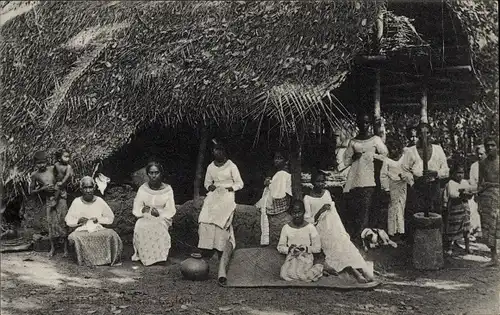 Ak Ceylon Sri Lanka, Singhalesische Hace-Hersteller, Dorfbewohner