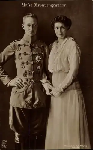 Ak Kronprinz Wilhelm von Preußen, Kronprinzessin Cecilie, Portrait, Husarenuniform, Orden