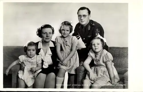 Ak Königin Juliana, Prinz Bernhard, Beatrix, Irene, Margriet