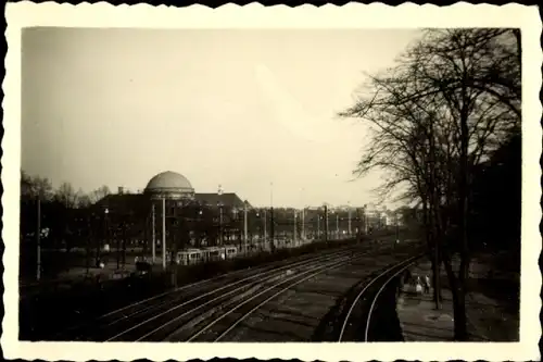 Foto Hamburg, Bahnhof von den Gleisen aus gesehen