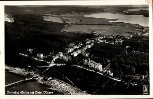 Ak Ostseebad Sellin auf Rügen, Fliegeraufnahme, Blick auf den Ort mit Umgebung