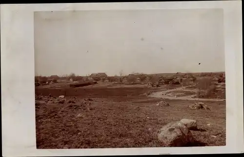 Foto Ak Russland, Felder und Dorf