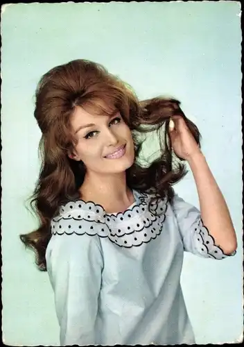 Ak Schauspielerin und Sängerin Dalida, Portrait