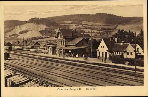 Ak Wojcieszów Ober Kauffung an der Katzbach Niederschlesien, Bahnhof Gleisseite