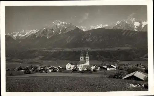 Foto Ak Weerberg in Tirol, Alpen, Kirche, Panorama