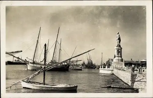 Ak Port Said Ägypten, Lesseps Monument, Boote