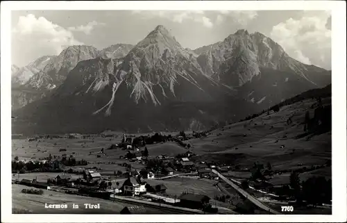 Ak Lermos Tirol, Stadtansicht, Berge, Wohnhäuser, Panorama