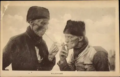 Ak Volendam Nordholland Niederlande, Männer beim Rauchen