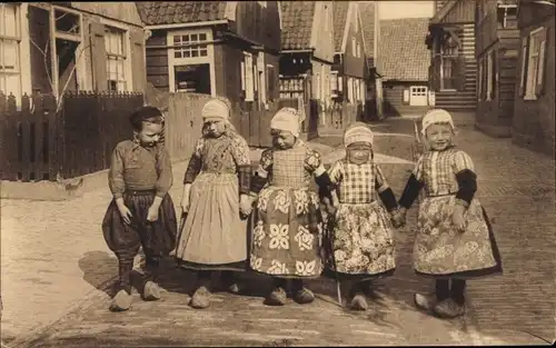 Ak Marken Nordholland Niederlande, Volkstrachten, Kinder in Tracht