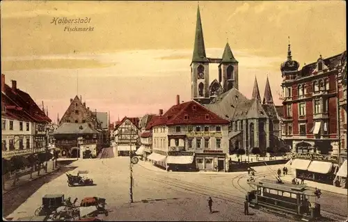 Ak Halberstadt Sachsen Anhalt, Fischmarkt, Straßenbahnen, Kirche, Konfektionshaus, Konditorei