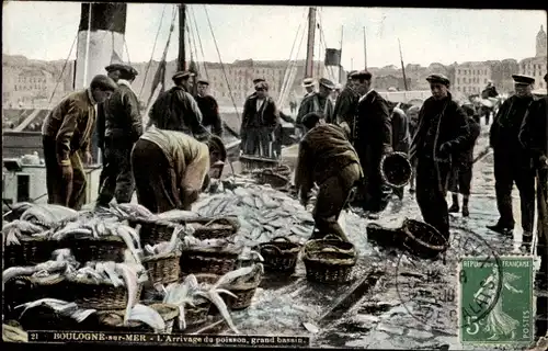 Ak Boulogne sur Mer Pas de Calais, Fischer mit ihrem Fang