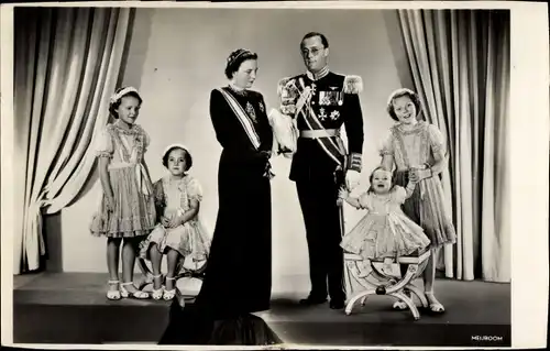 Ak Königin Juliana der Niederlande, Prinz Bernhard, Beatrix, Irene, Margriet, Marijke, 1948