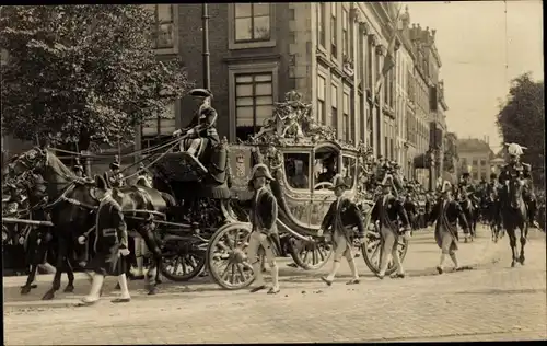 Foto Ak Den Haag, Königliche Kutsche, Gefolge