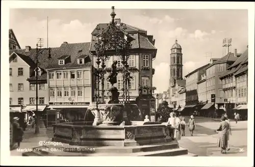 Ak Göttingen in Niedersachsen, Partie am Marktplatz mit Gänseliesel Brunnen