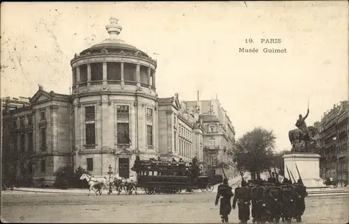 Ak Paris XVI Passy, Musee Guimet, Gruppe Soldaten