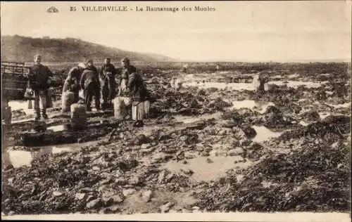 Ak Villerville Calvados, Muschelsammler