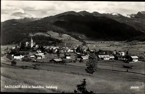 Ak Radstadt in Salzburg, Gesamtansicht, Gebirge