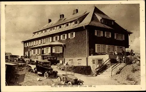 Ak Automobile vor einem Hotel mit Schieferverkleidung, Grand Ballon Hotel