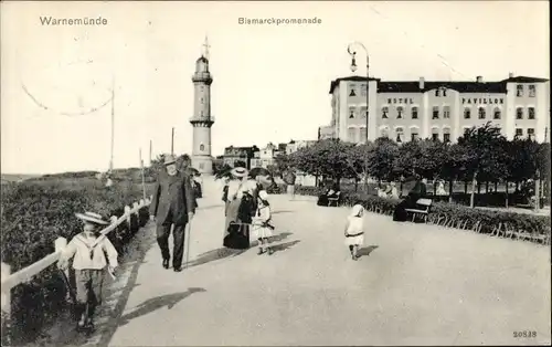 Ak Ostseebad Warnemünde Rostock, Bismarckpromenade, Hotel Pavillon, Leuchtturm