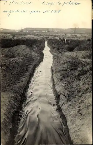 Ak Comodoro Rivadavia Argentinien, Ölfelder, Ausbruch von Bohrloch 128, Ein Ölstrom