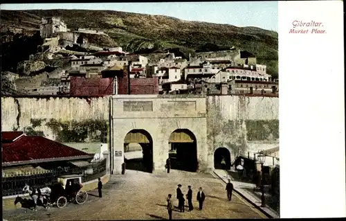 Ak Gibraltar, Market Place, portal, inscription, carriage, partial view of the town