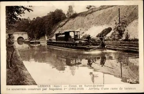 Ak Lesdins Aisne, Canal de Saint-Quentin, Arrivee d'une rame de bateaux