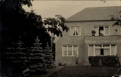 Foto Ak Hamburg Wandsbek Volksdorf, Wohnhaus Mellenbergweg 47, Anwohner, Sommer 1930