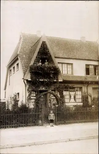 Foto Ak Hamburg Wandsbek, Wohnhaus Georg Ifelstöger, Bernerstraße 14, Junge, August 1913