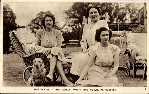 Ak Queen Elizabeth with the royal princesses, Elizabeth II, Margaret, Corgi