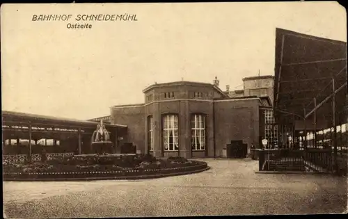 Ak Piła Schneidemühl Pommern, Bahnhof, Ostseite