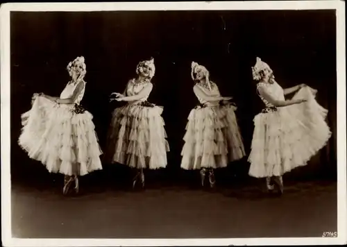 Foto Ak Tanzende Frauen, Tänzerinnen, Tanzkostüm