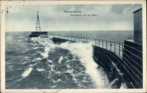 Ak Ostseebad Warnemünde Rostock, Mole, Spritzwellen