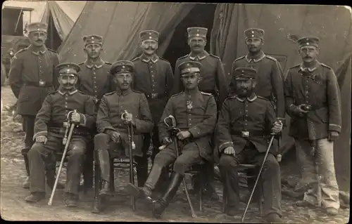 Foto Ak Deutsche Soldaten in Uniformen, Gruppenbild, Kaiserzeit, Bajonett